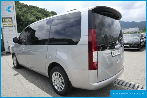 HYUNDAI STARIA CARGO 5-SEATER