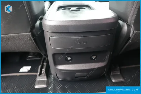 HYUNDAI STARIA CARGO 5-SEATER