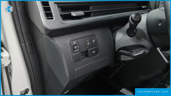 HYUNDAI STARIA L3.5 CARGO 5-SEATER
