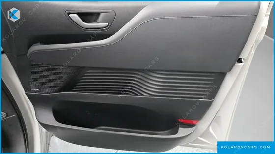 HYUNDAI STARIA EV LOUNGE 11-SEATER