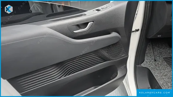 HYUNDAI STARIA EV LOUNGE 11-SEATER