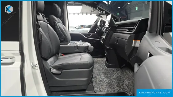 HYUNDAI STARIA EV LOUNGE 11-SEATER