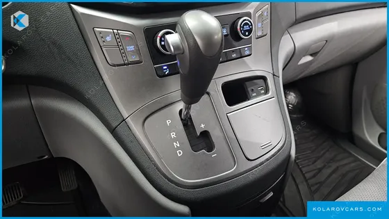 HYUNDAI STAREX 12-SEATER LPI