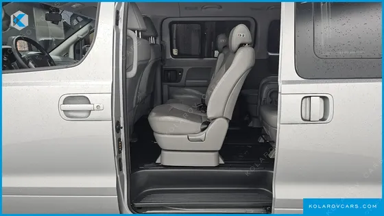 HYUNDAI STAREX 12-SEATER LPI
