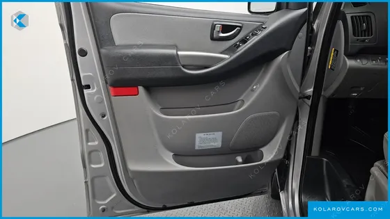 HYUNDAI STAREX 12-SEATER LPI