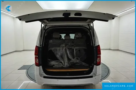 HYUNDAI STAREX 4WD LIMOUSINE