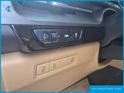 KIA CARNIVAL DIESEL 9-SEATER PRESTIGE