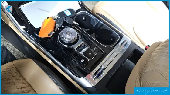 KIA CARNIVAL GASOLINE 7-SEATER SIGNATURE