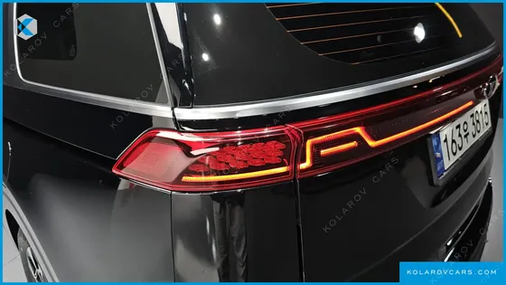 KIA CARNIVAL GASOLINE 7-SEATER SIGNATURE