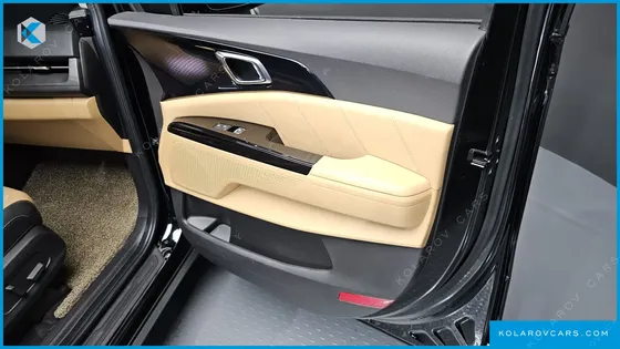 KIA CARNIVAL GASOLINE 7-SEATER SIGNATURE