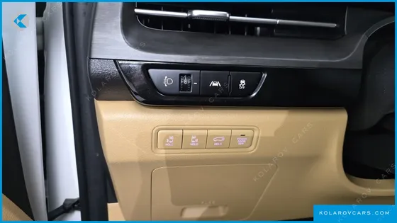 KIA CARNIVAL GASOLINE 7-SEATER SIGNATURE