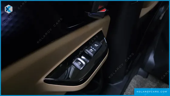 KIA CARNIVAL GASOLINE 7-SEATER SIGNATURE