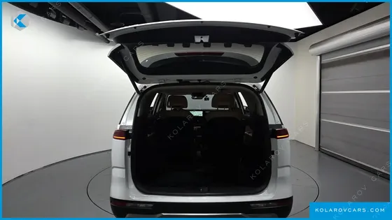 KIA CARNIVAL GASOLINE 7-SEATER SIGNATURE