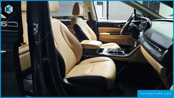 KIA CARNIVAL GASOLINE 7-SEATER SIGNATURE