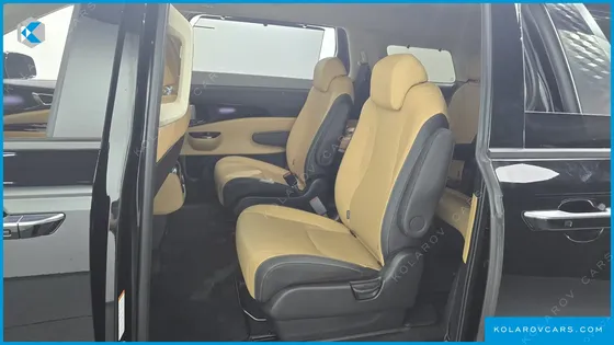 KIA CARNIVAL DIESEL 9-SEATER SIGNATURE