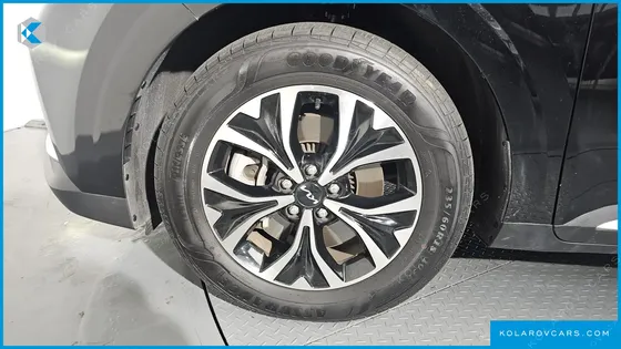 KIA CARNIVAL GASOLINE 9-SEATER NOBLESSE