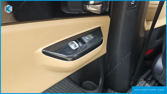 KIA CARNIVAL GASOLINE 9-SEATER NOBLESSE