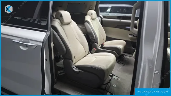 KIA CARNIVAL DIESEL 9-SEATER SIGNATURE