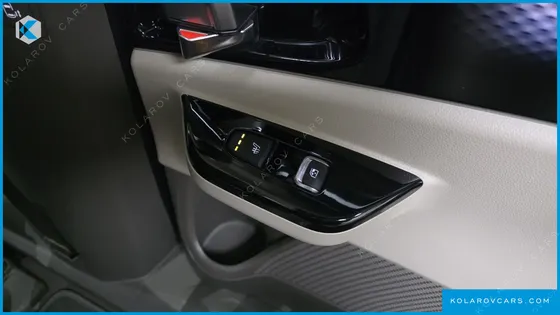 KIA CARNIVAL DIESEL 9-SEATER SIGNATURE