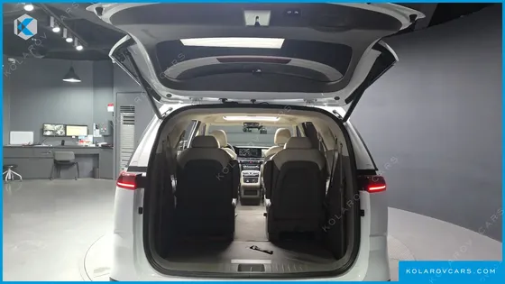 KIA CARNIVAL DIESEL 9-SEATER SIGNATURE