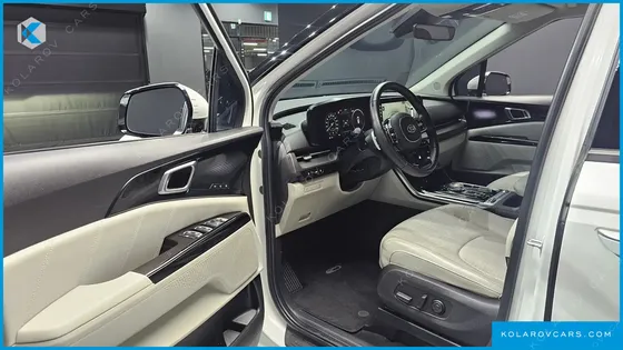 KIA CARNIVAL DIESEL 9-SEATER SIGNATURE