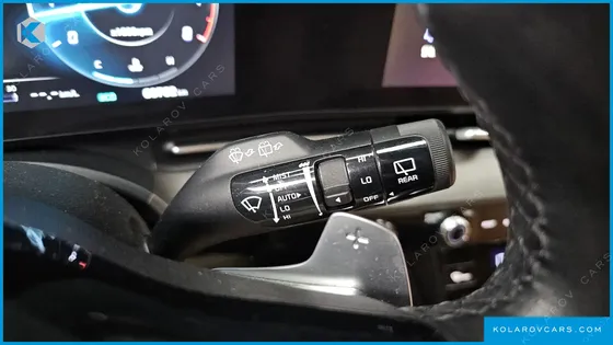 KIA CARNIVAL GASOLINE 9-SEATER SIGNATURE