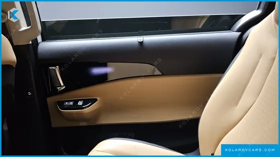 KIA CARNIVAL GASOLINE 9-SEATER SIGNATURE