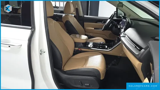 KIA CARNIVAL DIESEL 9-SEATER SIGNATURE