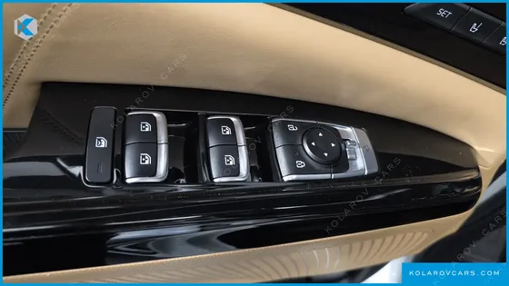 KIA CARNIVAL DIESEL 9-SEATER SIGNATURE