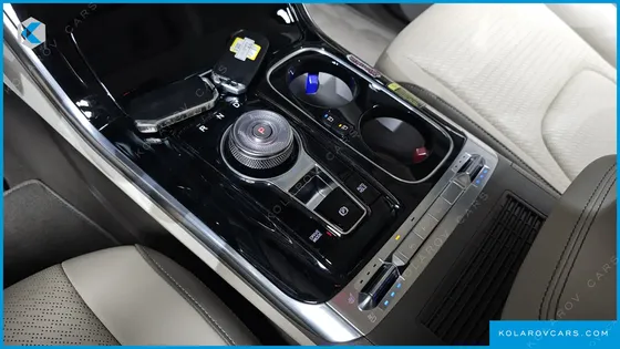 KIA CARNIVAL GASOLINE 9-SEATER HI-LIMOUSINE