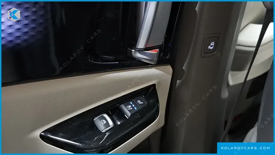 KIA CARNIVAL GASOLINE 9-SEATER HI-LIMOUSINE
