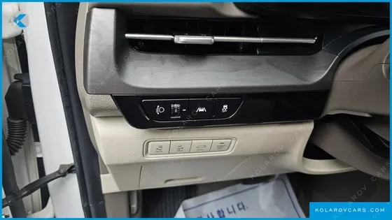 KIA CARNIVAL DIESEL 11-SEATER SIGNATURE