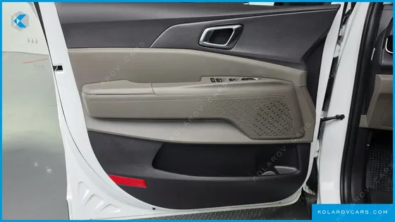 KIA CARNIVAL HEV 7SEATER OUTDOOR NOBLESS