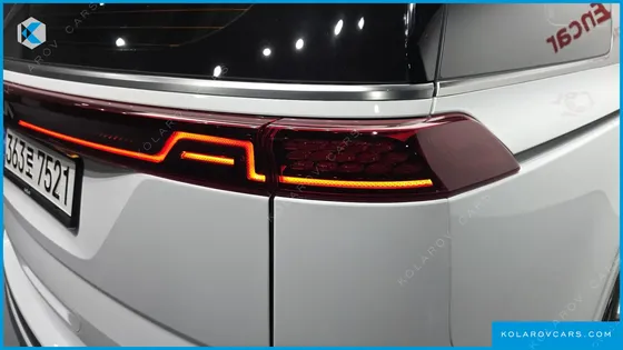 KIA CARNIVAL GASOLINE 7-SEATER HI-LIMOUSINE