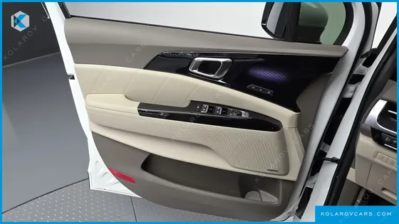 KIA CARNIVAL GASOLINE 7-SEATER HI-LIMOUSINE