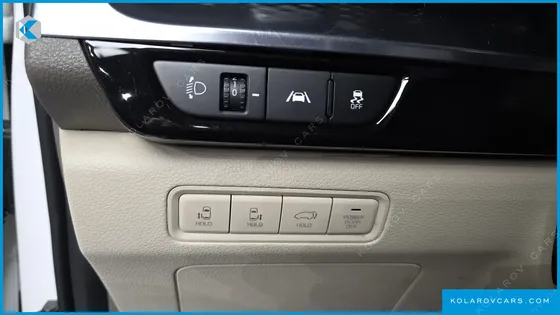 KIA CARNIVAL GASOLINE 7-SEATER HI-LIMOUSINE