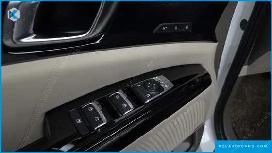 KIA CARNIVAL GASOLINE 7-SEATER HI-LIMOUSINE