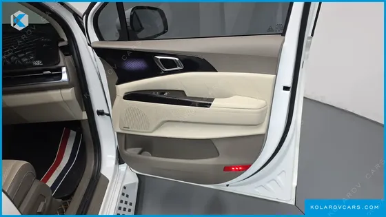 KIA CARNIVAL GASOLINE 7-SEATER HI-LIMOUSINE