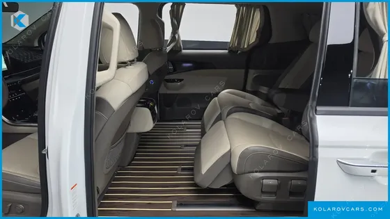 KIA CARNIVAL GASOLINE 7-SEATER HI-LIMOUSINE