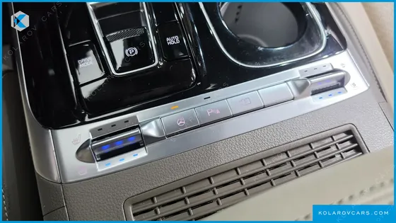KIA CARNIVAL GASOLINE 7-SEATER HI-LIMOUSINE