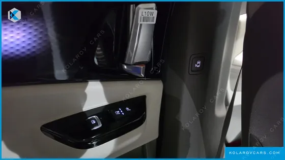 KIA CARNIVAL GASOLINE 7-SEATER HI-LIMOUSINE