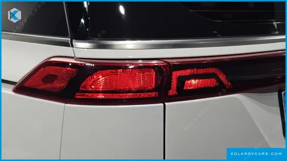 KIA CARNIVAL DIESEL 9-SEATER SIGNATURE