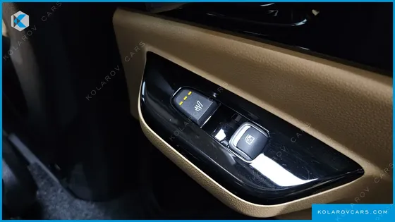 KIA CARNIVAL DIESEL 9-SEATER SIGNATURE
