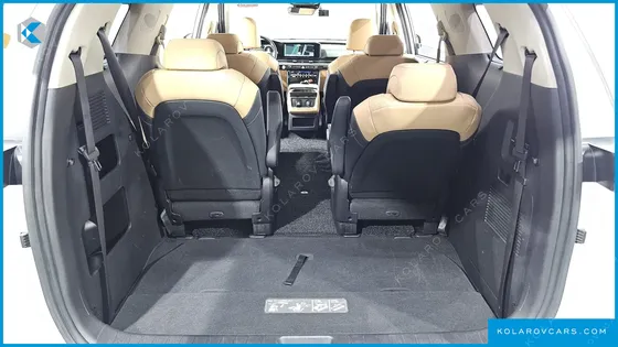 KIA CARNIVAL DIESEL 9-SEATER SIGNATURE