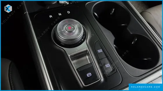 KIA CARNIVAL GASOLINE 9-SEATER PRESTIGE