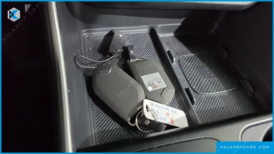 KIA CARNIVAL GASOLINE 9-SEATER PRESTIGE