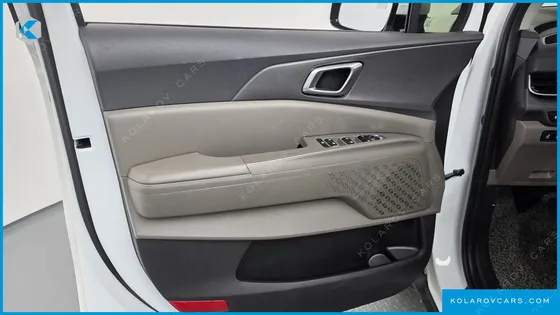 KIA CARNIVAL GASOLINE 9-SEATER PRESTIGE