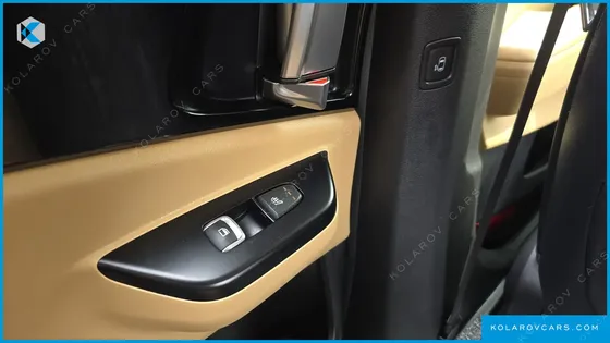 KIA CARNIVAL GASOLINE 9-SEATER PRESTIGE