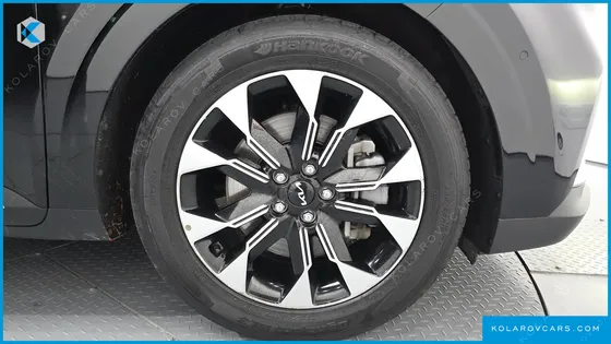 KIA CARNIVAL GASOLINE 9-SEATER SIGNATURE