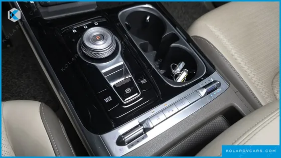 KIA CARNIVAL GASOLINE 9-SEATER SIGNATURE